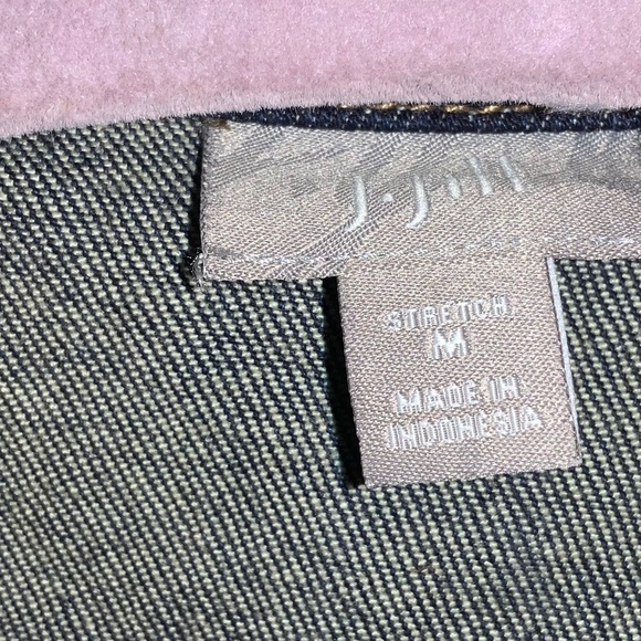 J. Jill stretch button front denim vest Sz  M dark wash trucker styling - Picture 2 of 5